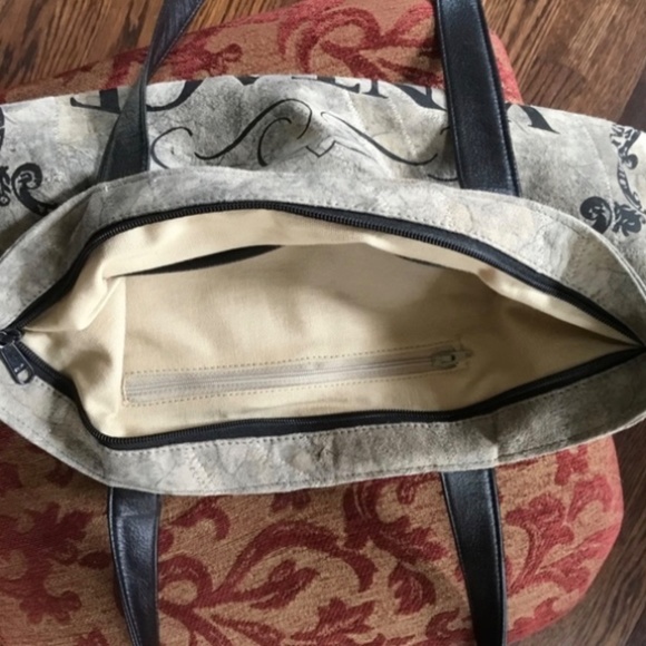NWOT ‘VINTAGE’ Zip Tote - Picture 2 of 5